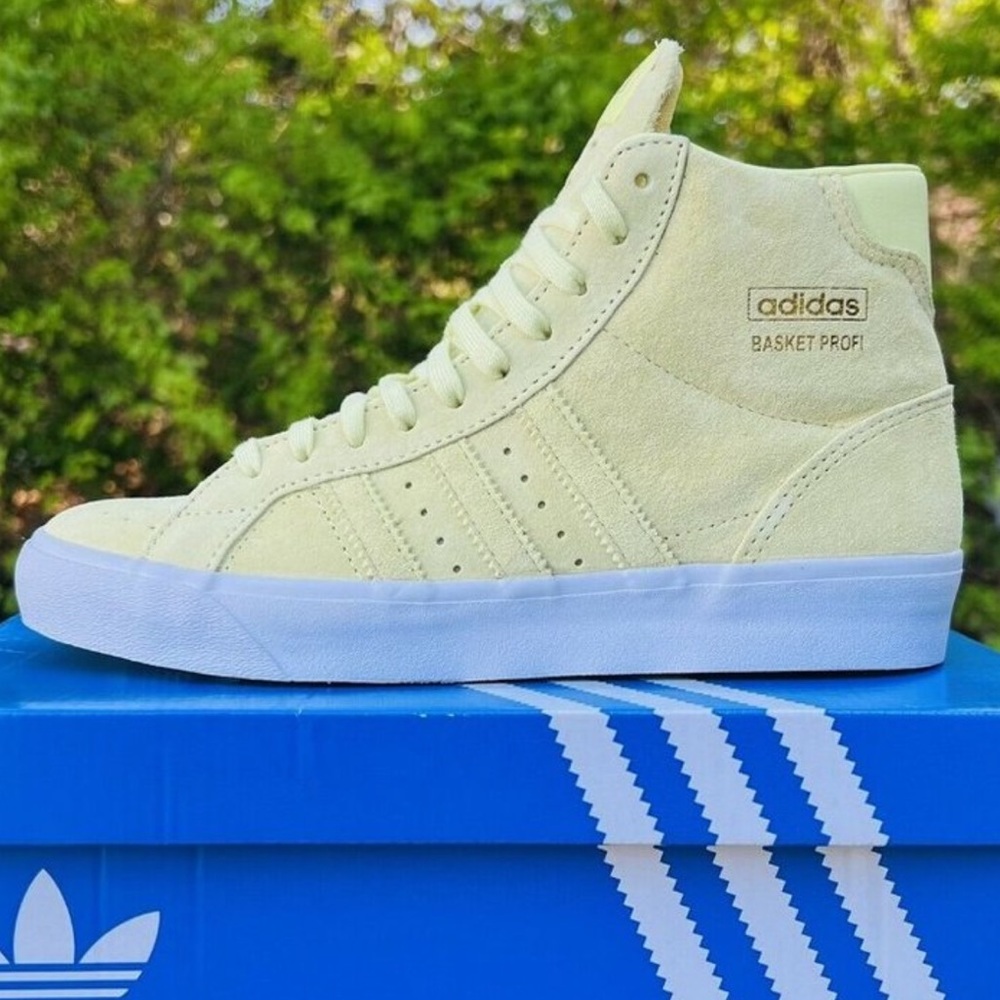 Adidas sneakers size 6 1/2.